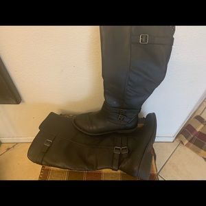 Boots size 12